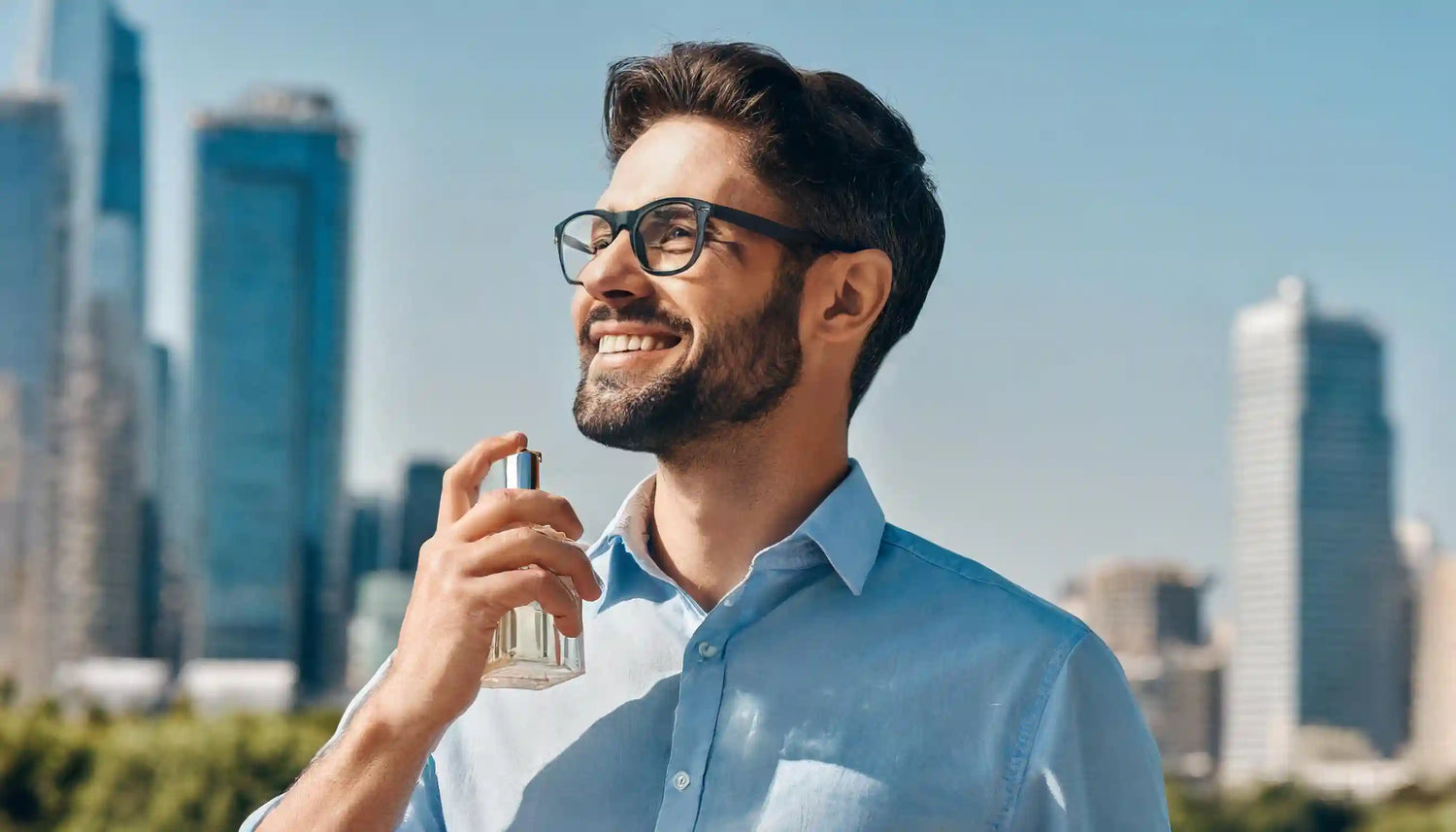Ein Mann riecht Herren Duftzwillinge und Parfum Dupes